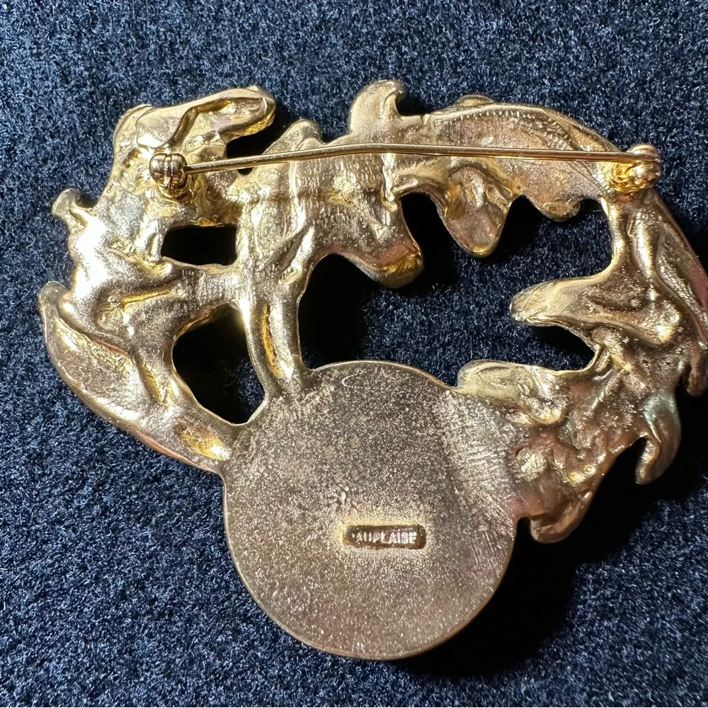 Carol Dauplaise Gold Tone Leaf Brooch with Black Faux Onyx Vintage